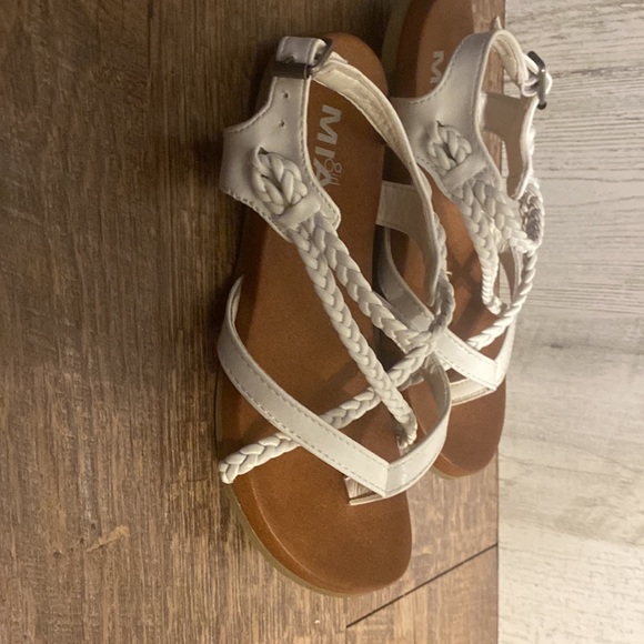 MIA girl white sandals size 12 - Picture 9 of 9